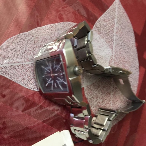 COPY - Watch - Picture 4 of 5